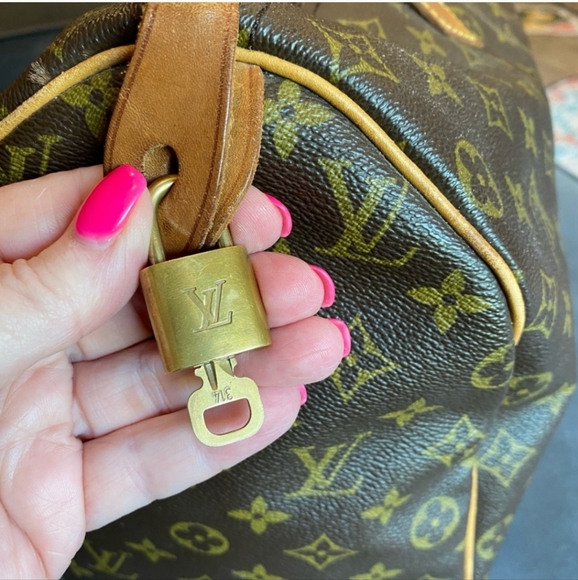 LOUIS VUITTON Vintage Monogram Speedy 40 Boston Bag Travel Weekender - Picture 12 of 15